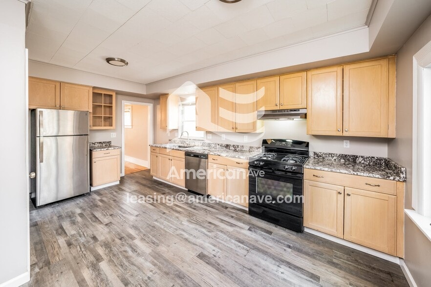 Building Photo - 134 Maplehurst Ave