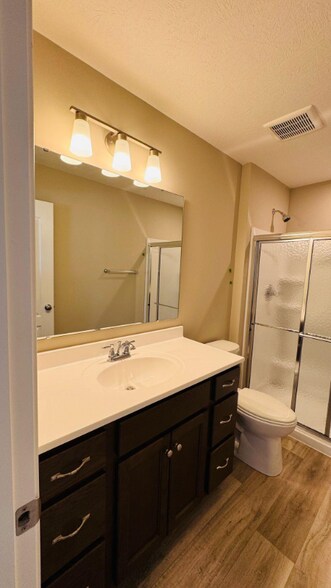 Building Photo - 454 Glenhaven Wy