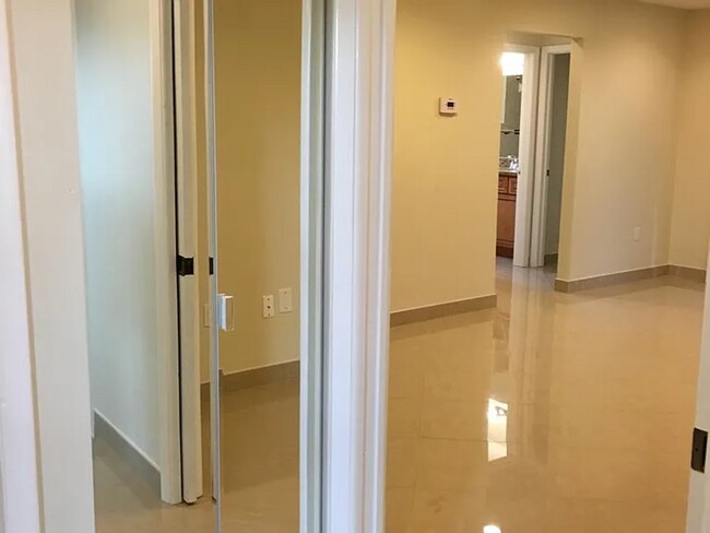 Building Photo - 4458 Dewey Dr