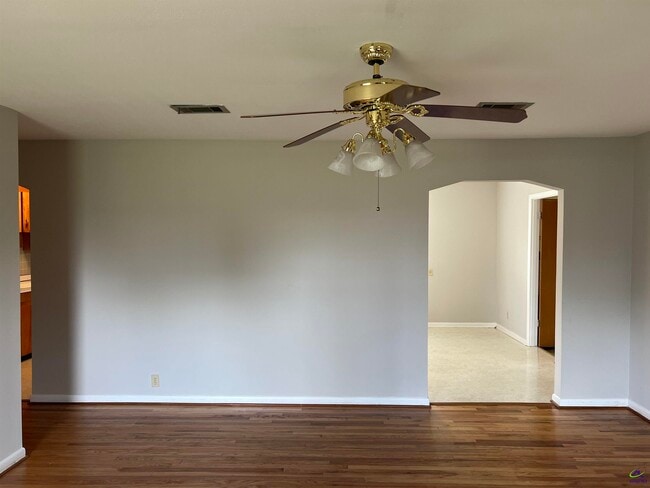 Building Photo - 482 Lake Joy Rd