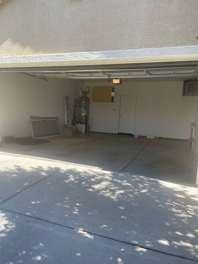 Building Photo - Double Diamond Ranch  Style Home For Rent