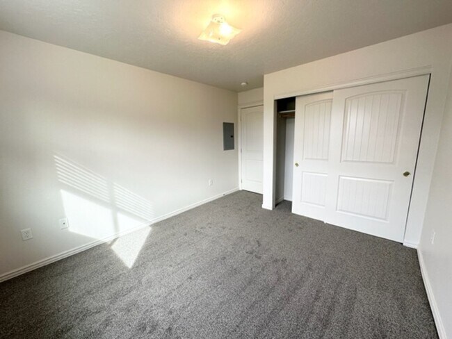 Building Photo - 3922 Idaho Ave