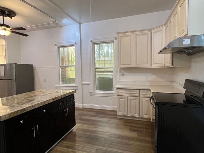 Building Photo - BEAUTIFUL 4+ BEDROOM VICTORIAN!!