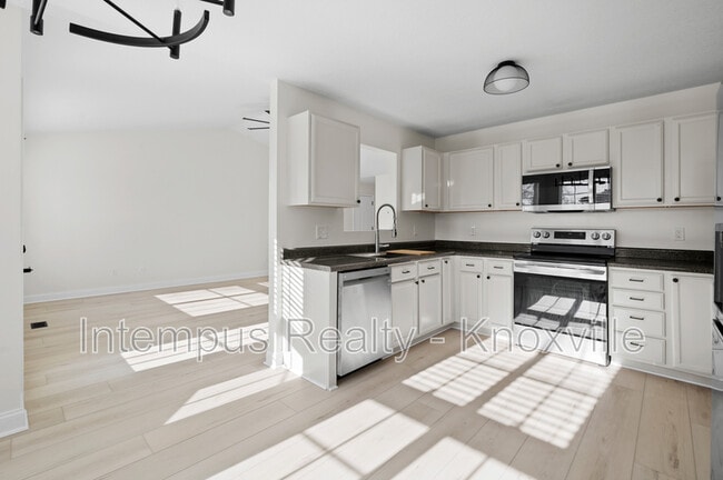 Building Photo - 7411 Cascade Meadows Way