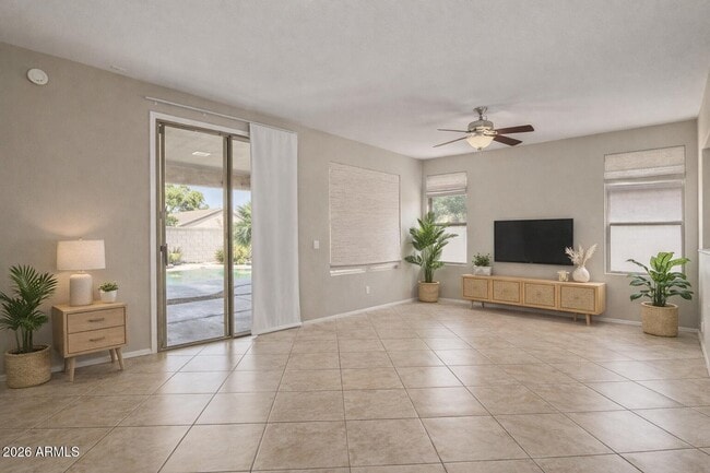 Building Photo - 2760 E Carla Vista Dr