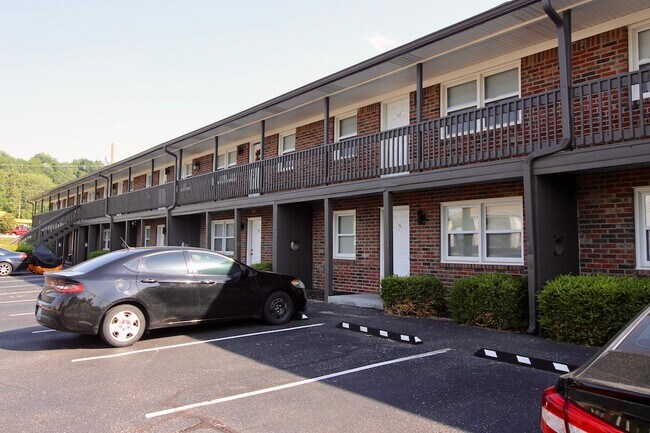 Building Photo - Savannah Square & Terrace Apartments