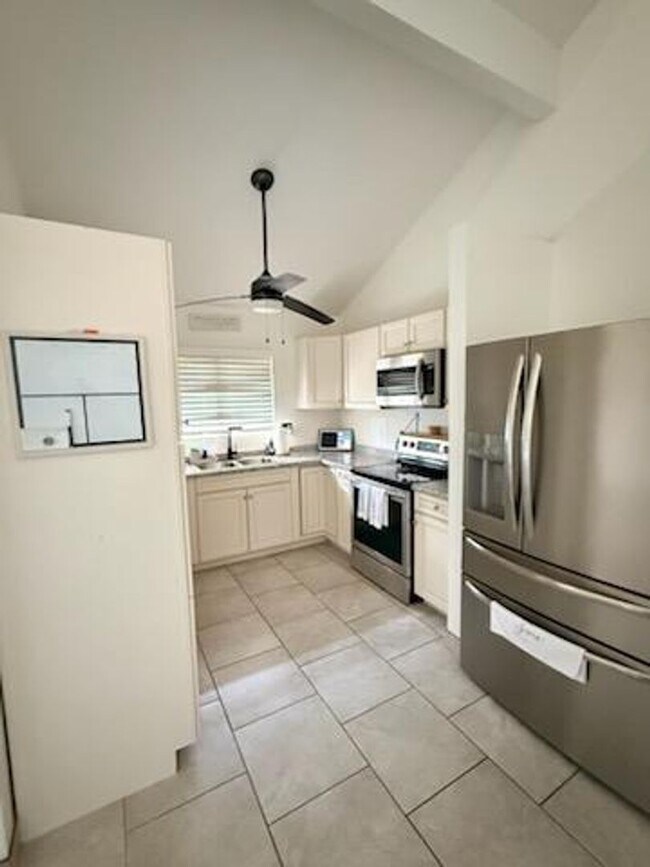 Building Photo - $3,500 / Month | 3 Bed / 2 Bath | Pets allowed