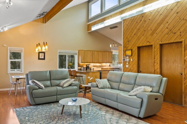 Building Photo - 16131 Black Bear Dr