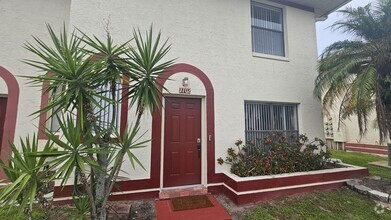 Building Photo - 1702 Shady Ridge Ct