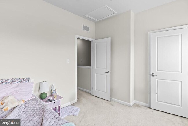 Building Photo - 7933 Trailview Xing