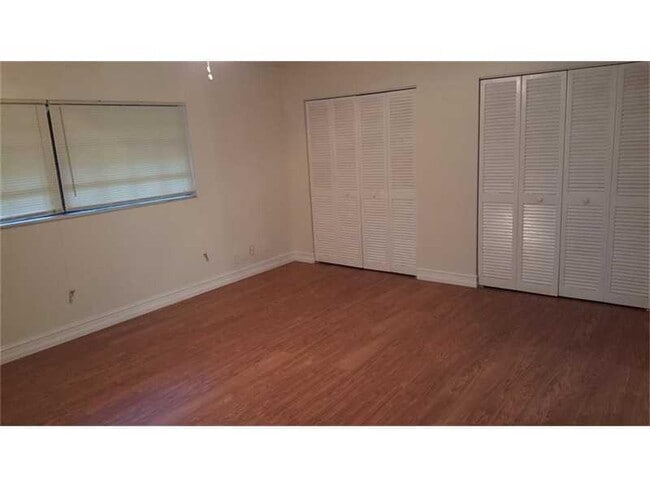 Building Photo - 3206 N Pine Island Rd