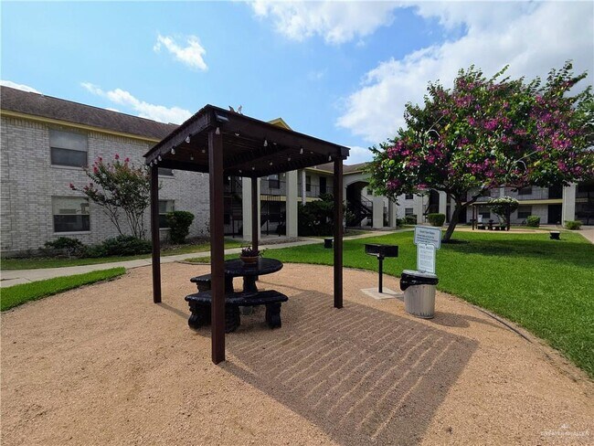 Building Photo - 2501 Hibiscus Ave