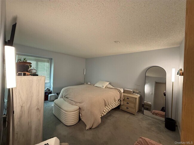 Building Photo - 70 Chester Ln