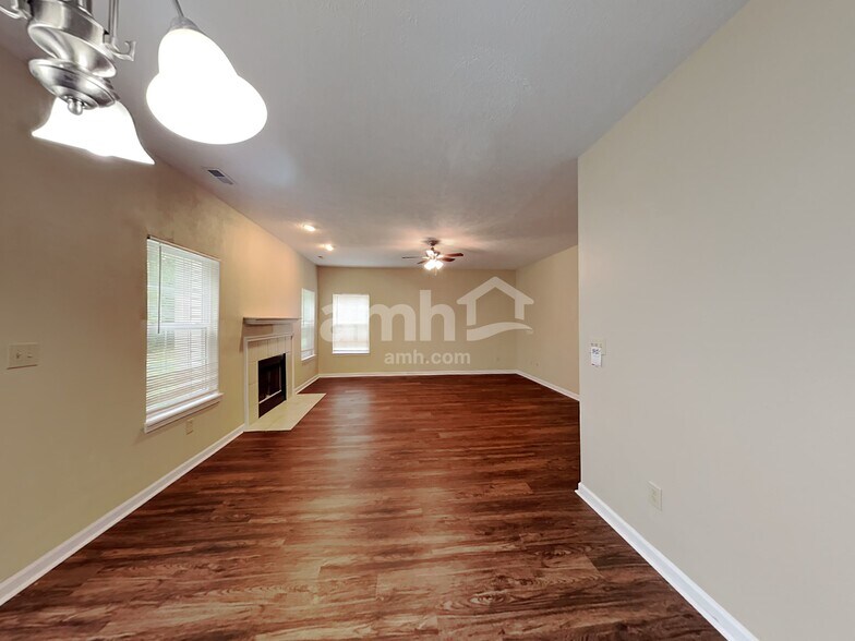 Building Photo - 796 Flying Sun Dr