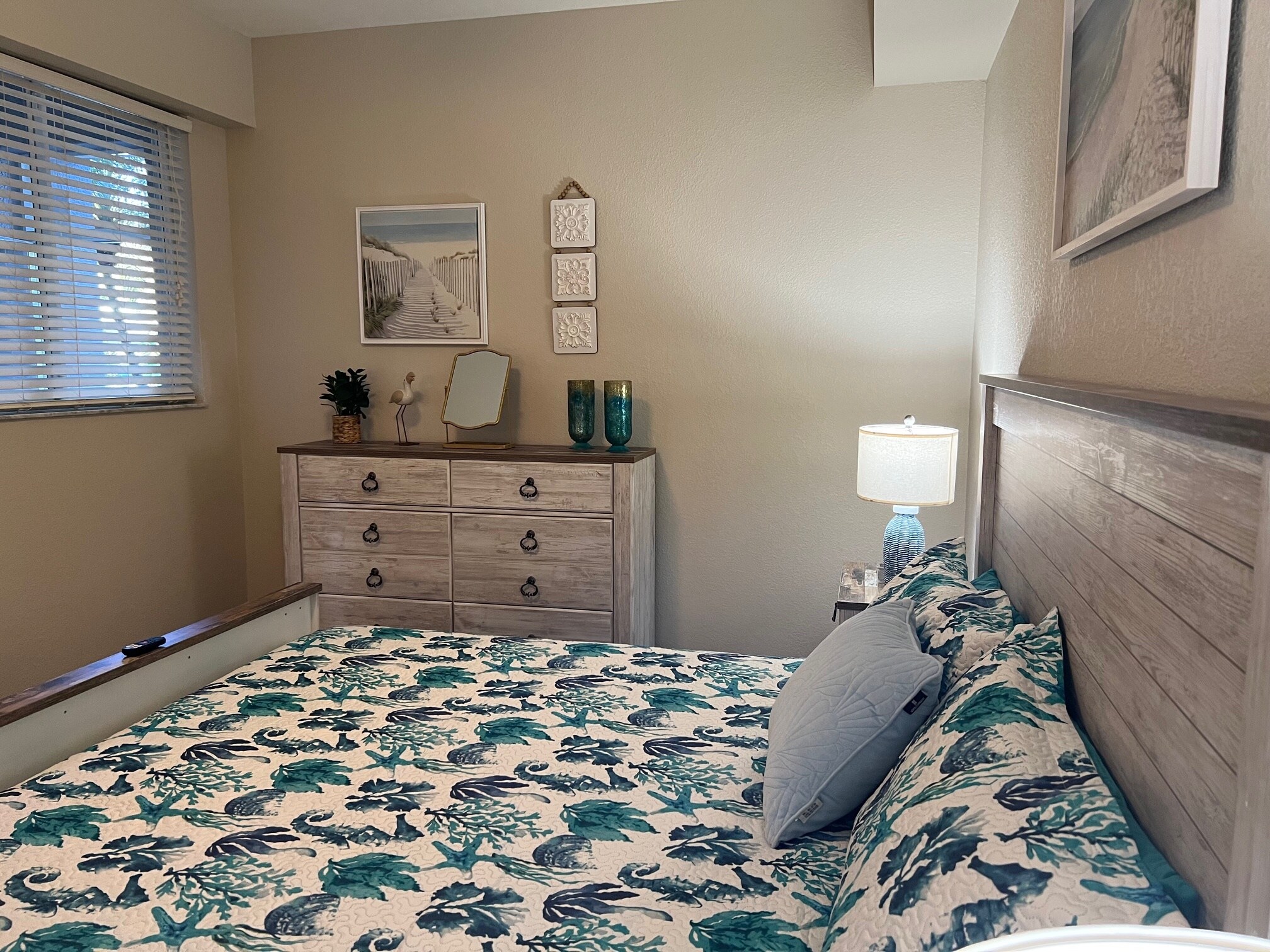 Building Photo - 16635 Lake Circle Dr