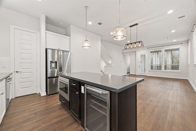 Building Photo - 2712 Grand Fountains Dr