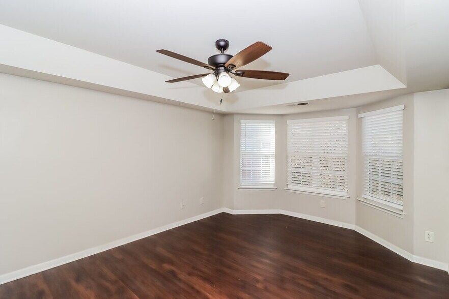 Building Photo - 7103 Fox Point Dr