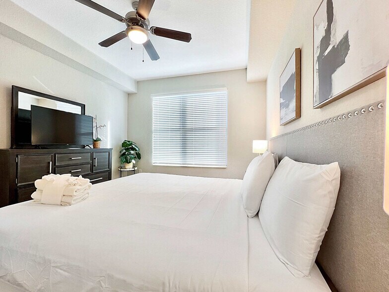 Building Photo - 4504 W Spruce St