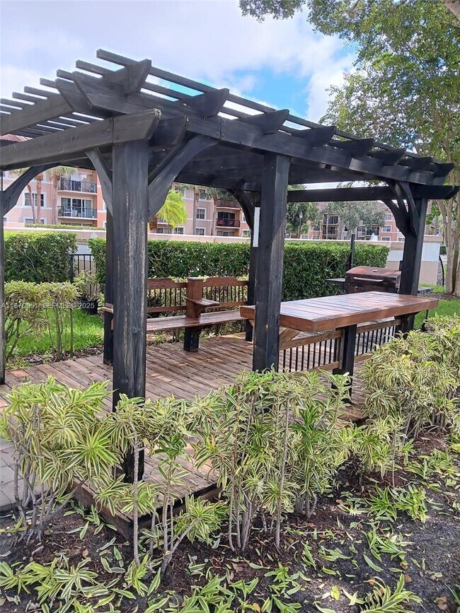 Building Photo - 8821 Wiles Rd