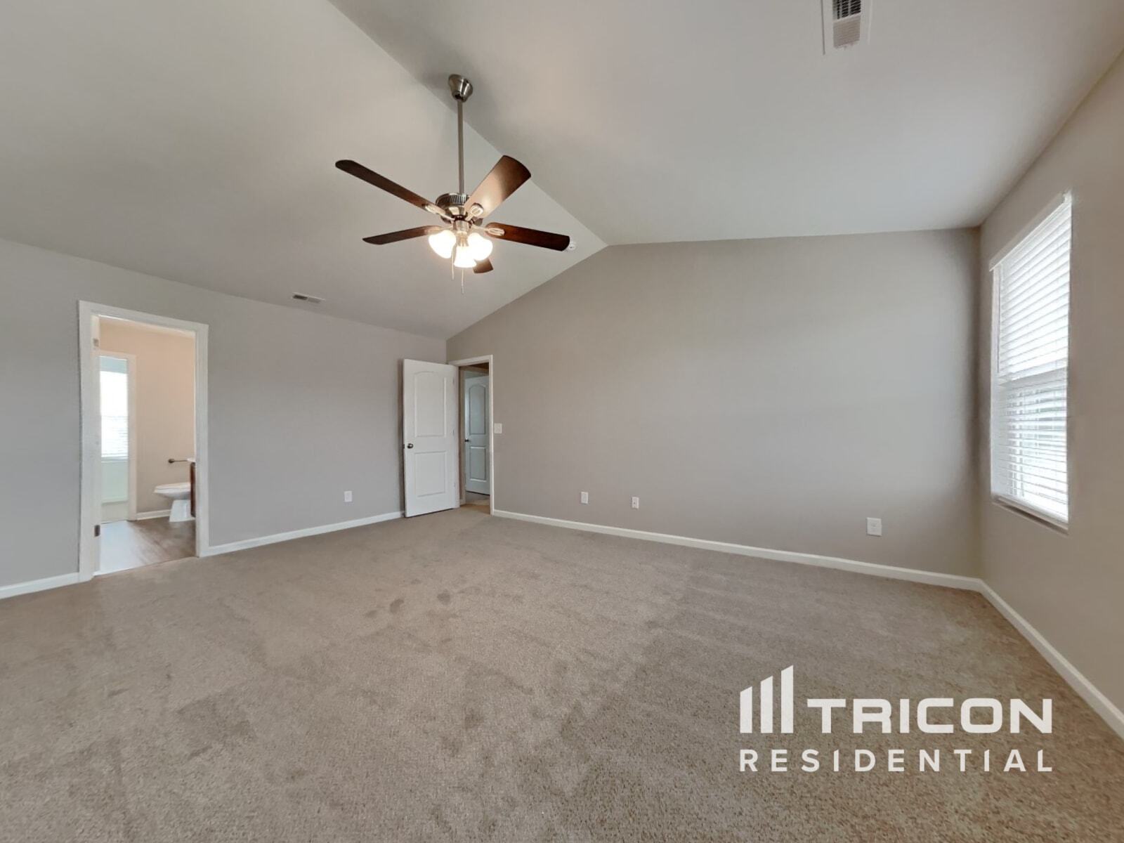 Building Photo - 335 Thistle Downs Dr