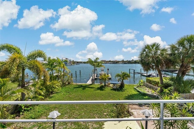 Building Photo - 8441 Bayshore Dr