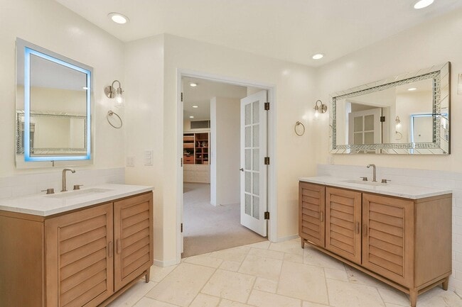 Building Photo - 6115 Manzanillo Dr