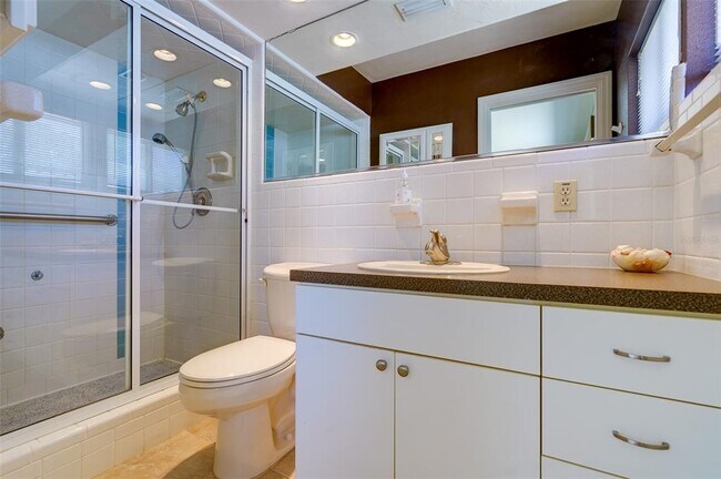 Building Photo - 215 Garden Cir