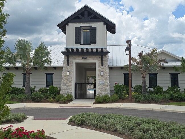 Building Photo - New 4/2 Home In Great Community