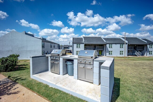 Building Photo - * $300 off April & May Rent *