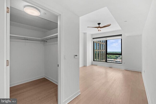 Building Photo - 1650 Silver Hill Dr