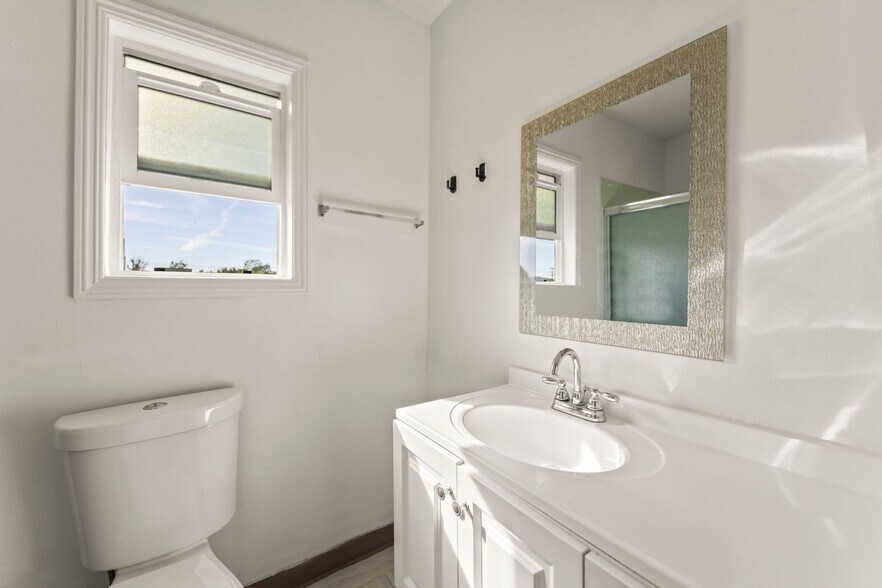 Building Photo - 5738 Woodman Ave