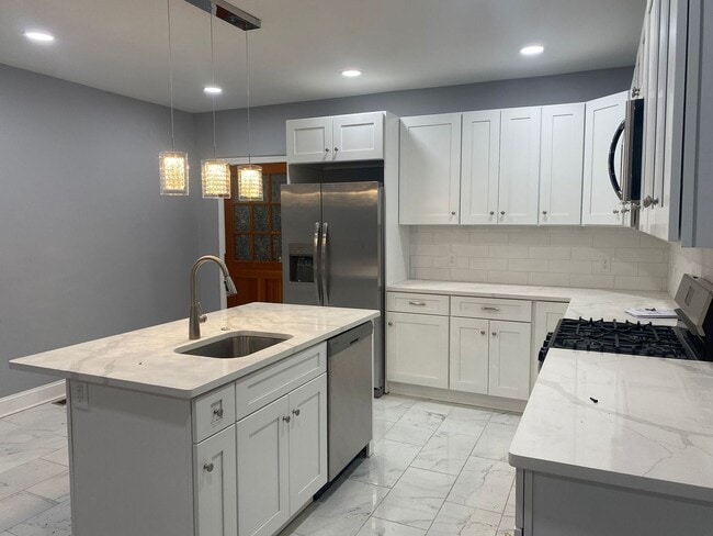 Building Photo - 3 Bedroom 2.5 Bath Home