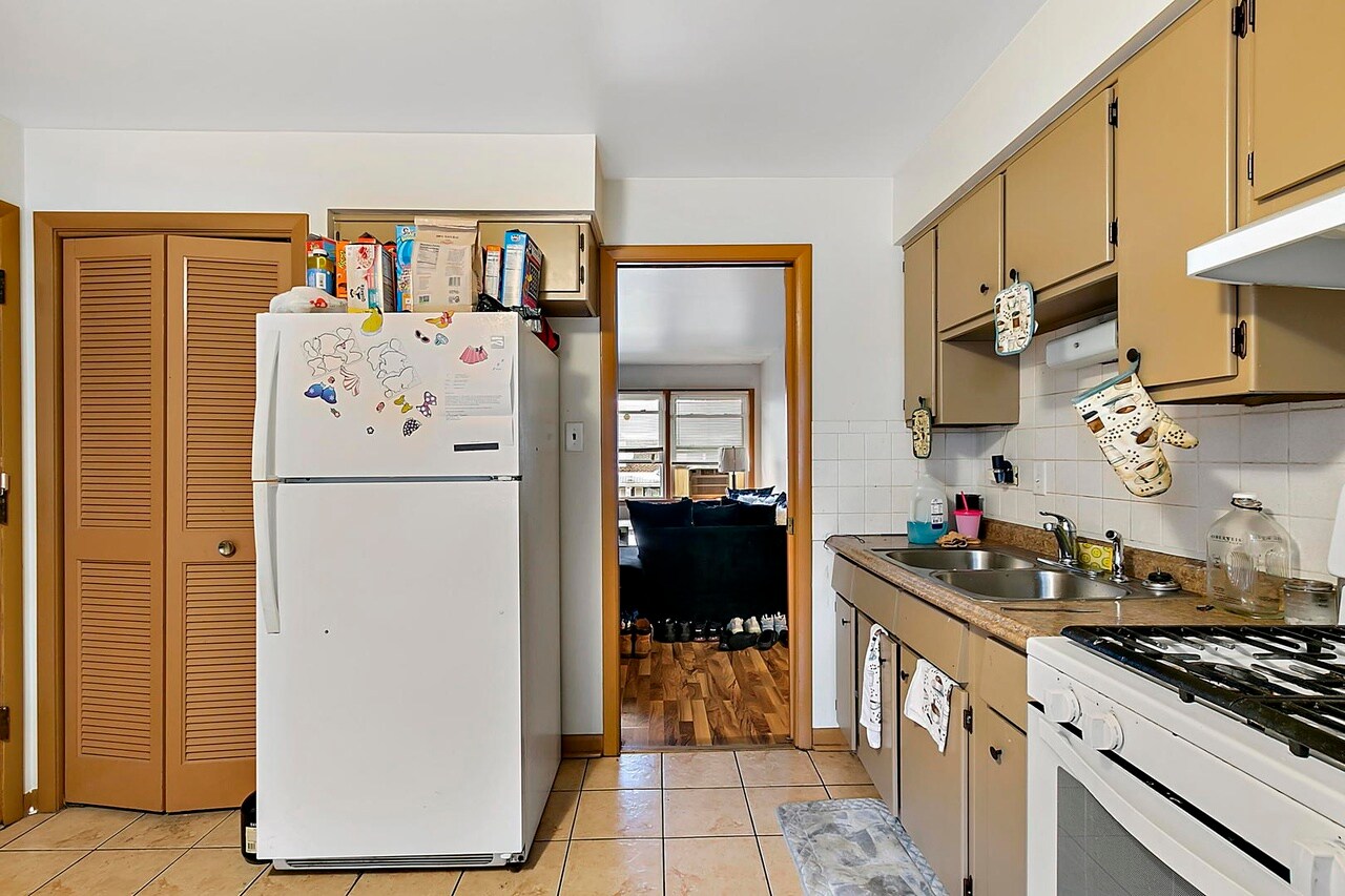 Kitchen - 14526 Cottage Grove Ave