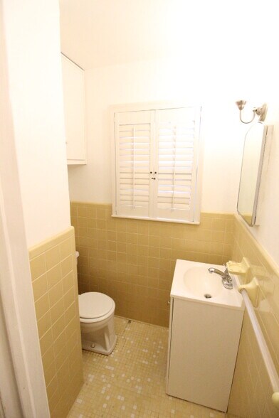 Building Photo - 2436 Huntleigh Dr