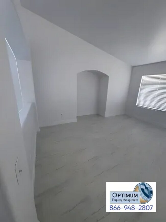 Building Photo - Spacious 4-Bedroom Home with Elegant Finishes & Convenient Location