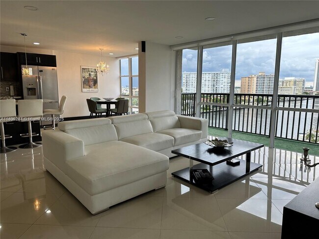 Building Photo - 2017 S Ocean Dr