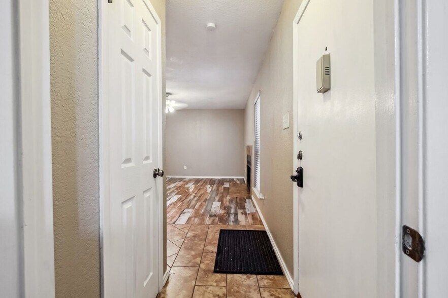 Building Photo - 1608 Pecan Chase Cir