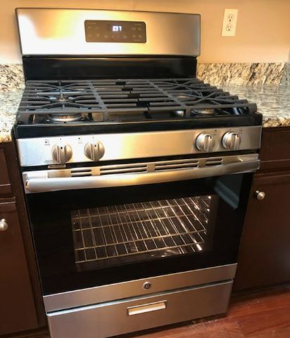 Gas Cooking & Stainless Appliances - 2022 River Heights Walk SE