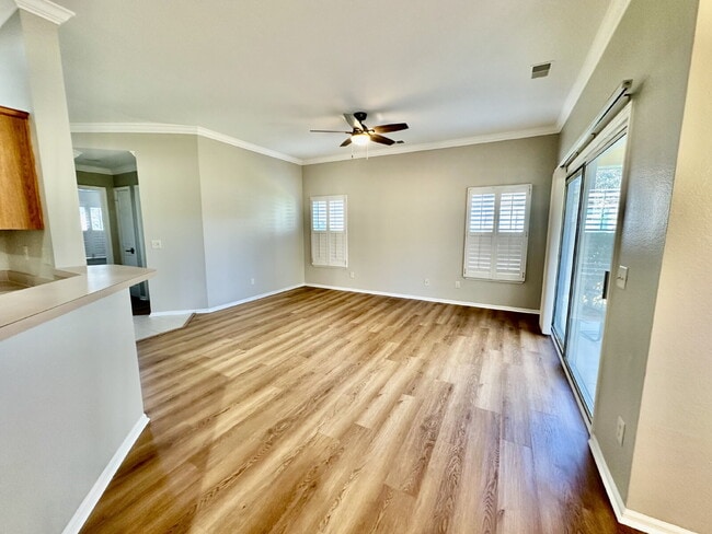 Building Photo - Two Bedroom Home in Sun City Offering One Month Free Rent!