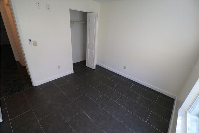 Building Photo - 5017 Oakshire Dr