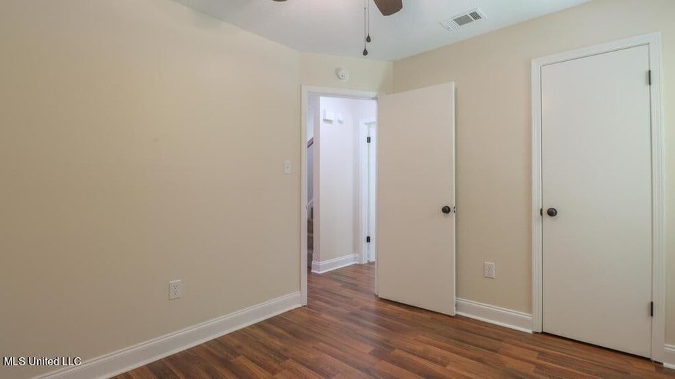 Building Photo - 1737 James Buchanan Dr