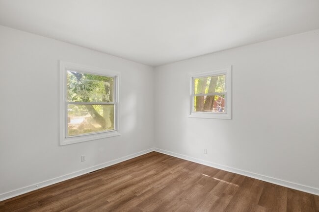 Building Photo - 27 Bethune Ct