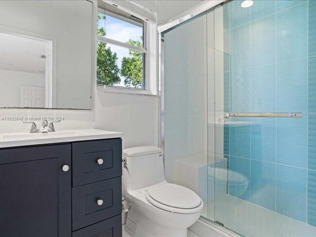 Building Photo - 926 Marina Dr