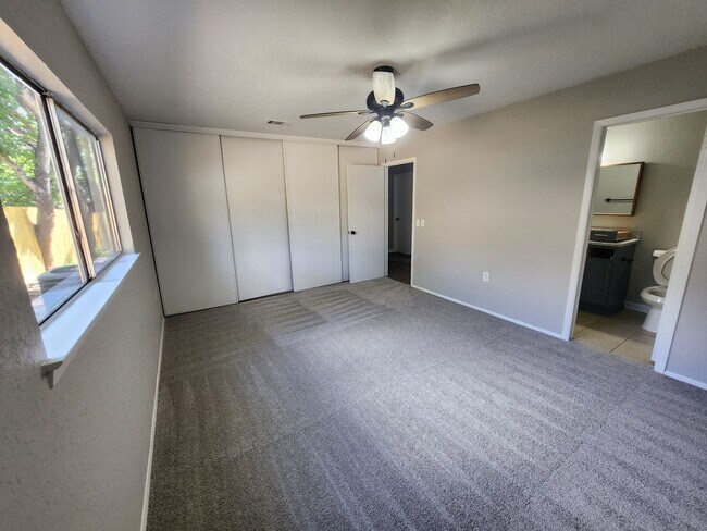 Building Photo - Move in ready. Fully remodeled