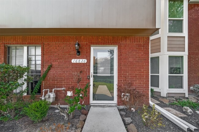 Building Photo - 16826 Holly Trail Dr