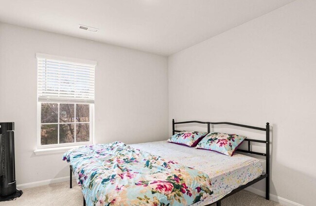 Building Photo - 310 Maple Run Dr