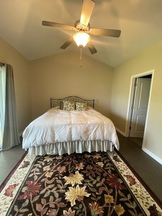 Building Photo - Welcome to this fully furnished 3-bedroom, 3-bathroom townhouse located in the vibrant Hawkeswate...