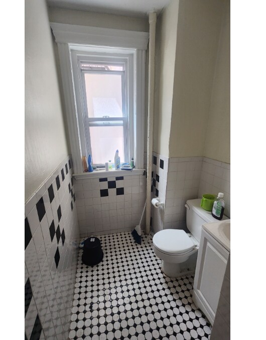 Building Photo - 382 Riverway St