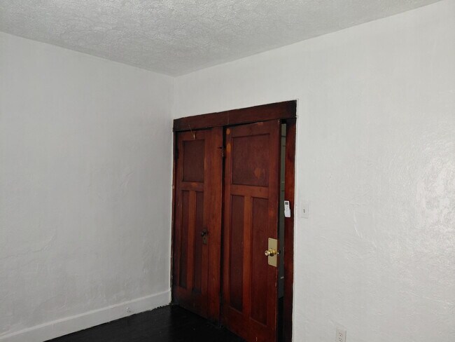 Building Photo - 121-123 Huron Ave