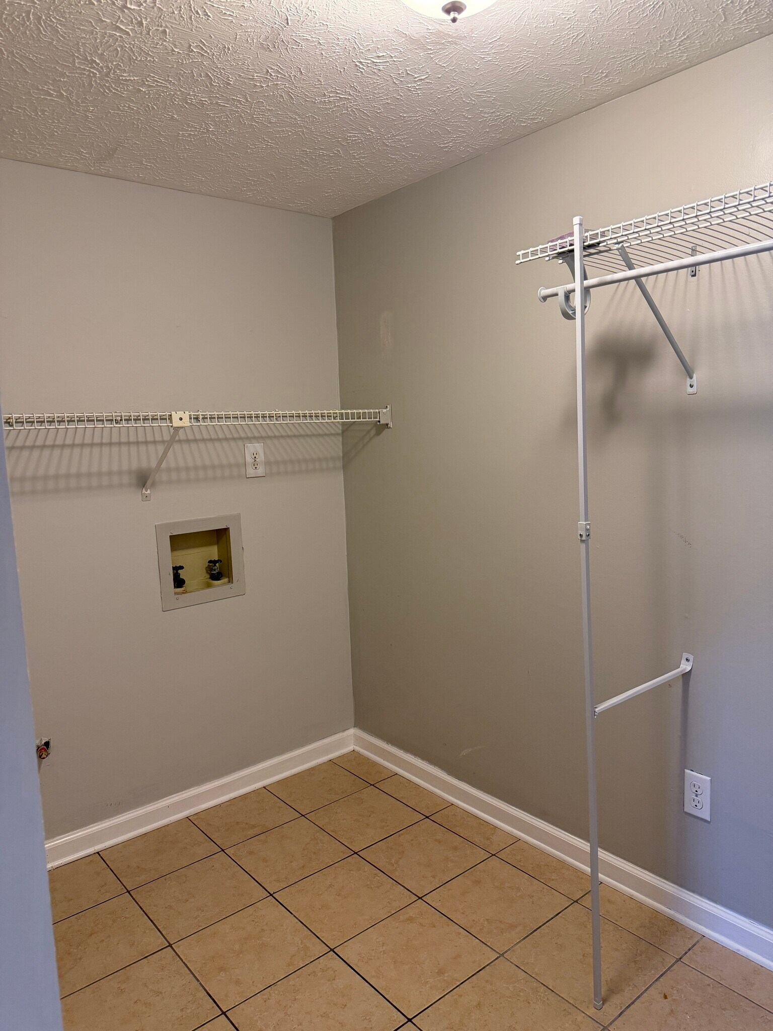 Building Photo - 3441 Laredo Dr